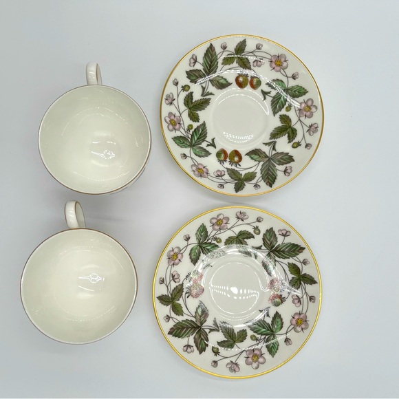 Set of 2 Wedgwood Strawberry Hill Cup & Saucer Bone China England - Picture 6 of 7